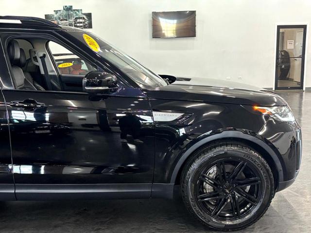 Photo of 2019 Narvik Black Land Rover Discovery