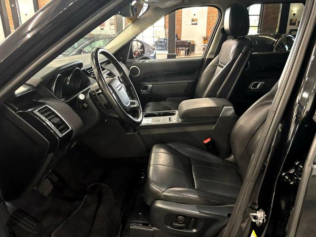 Photo of 2019 Narvik Black Land Rover Discovery