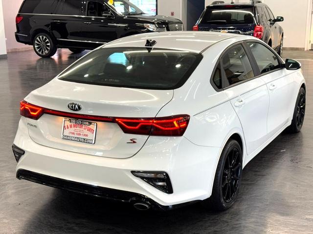 Photo of 2019 White Kia Forte