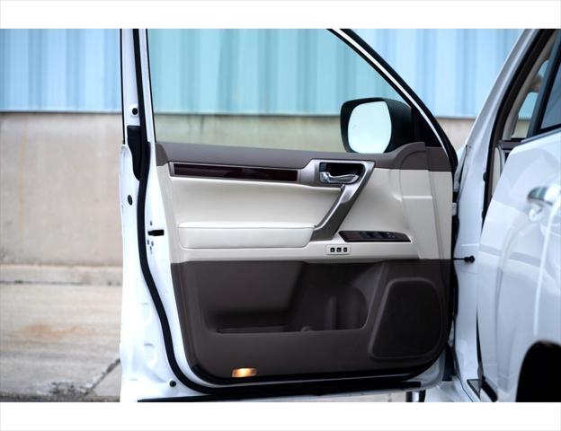 Photo of 2018 White Lexus GX 460