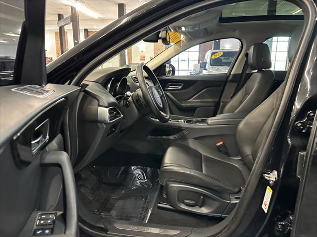 Photo of 2017 Ebony Black Jaguar F-PACE