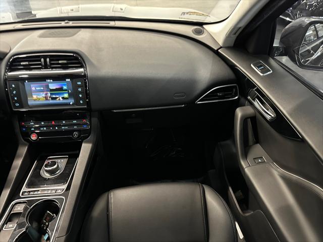Photo of 2017 Ebony Black Jaguar F-PACE