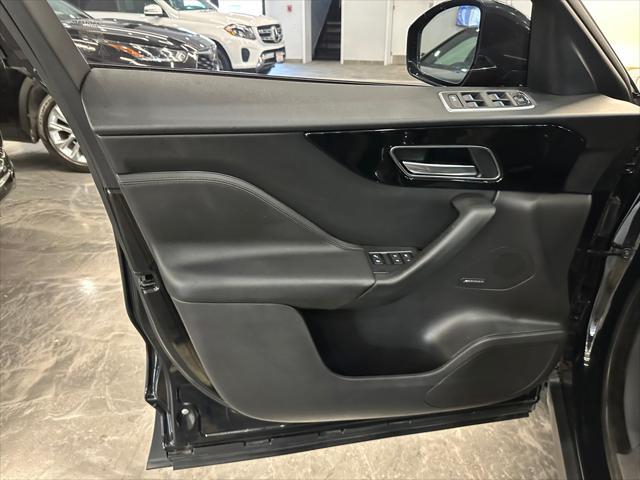 Photo of 2017 Ebony Black Jaguar F-PACE