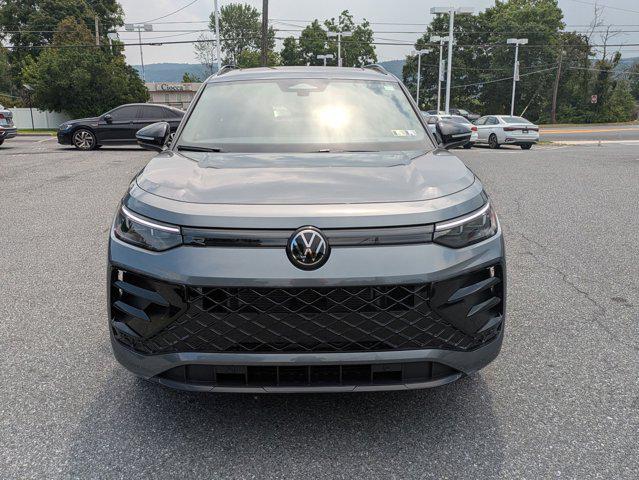 Photo of 2025 Platinum Gray Metallic Volkswagen Tiguan
