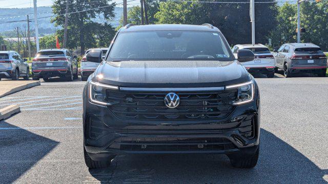 Photo of 2025 Deep Black Pearl Volkswagen Atlas Cross Sport