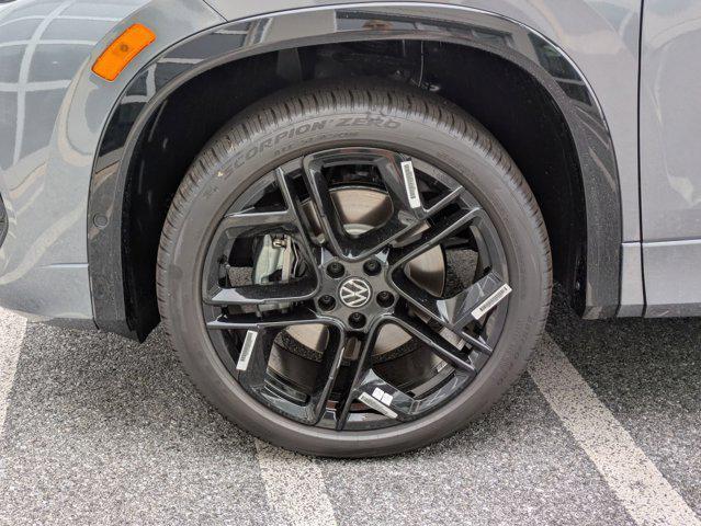 Photo of 2025 Platinum Gray Metallic Volkswagen Tiguan