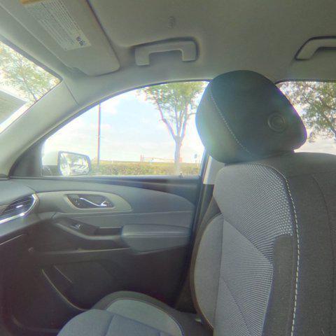 Photo of 2020 Iridescent Pearl Tricoat Chevrolet Traverse