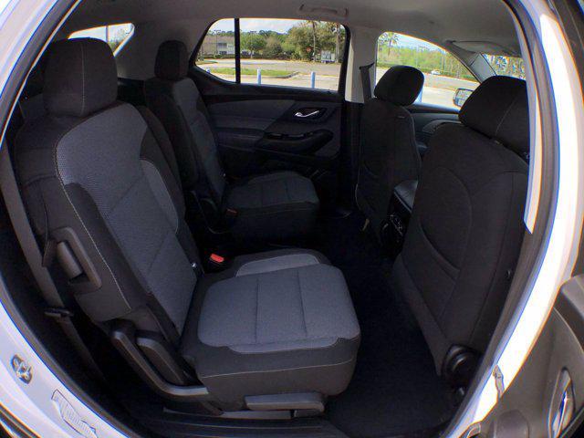 Photo of 2020 Iridescent Pearl Tricoat Chevrolet Traverse