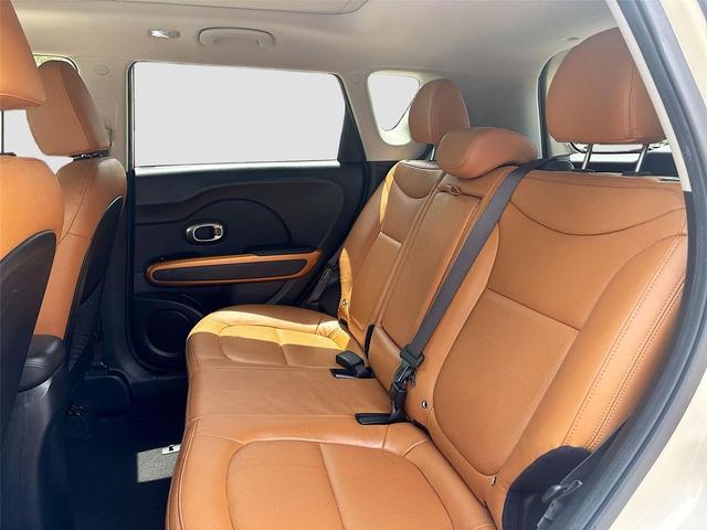 Photo of 2016 Cloud White Kia Soul