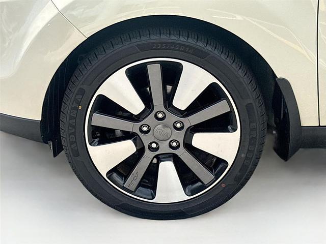 Photo of 2016 Cloud White Kia Soul