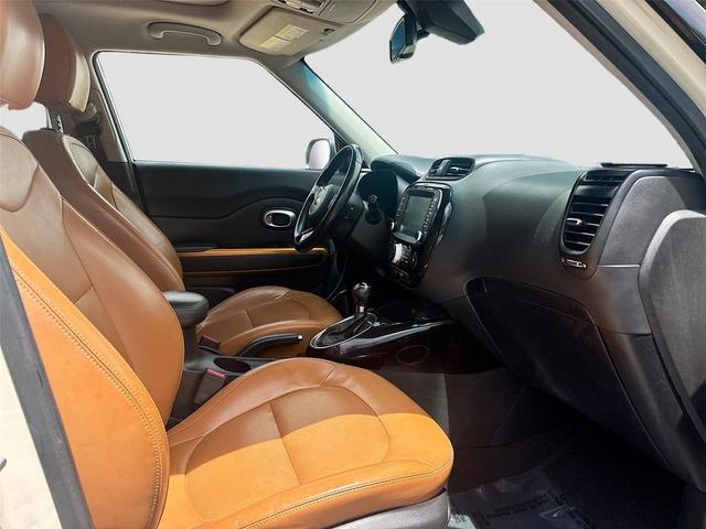 Photo of 2016 Cloud White Kia Soul