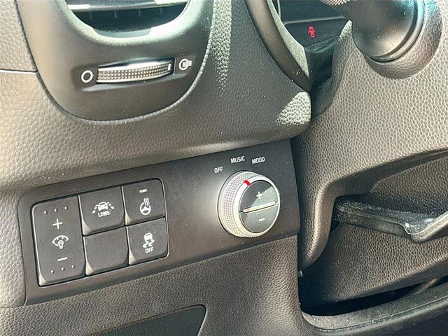 Photo of 2016 Cloud White Kia Soul