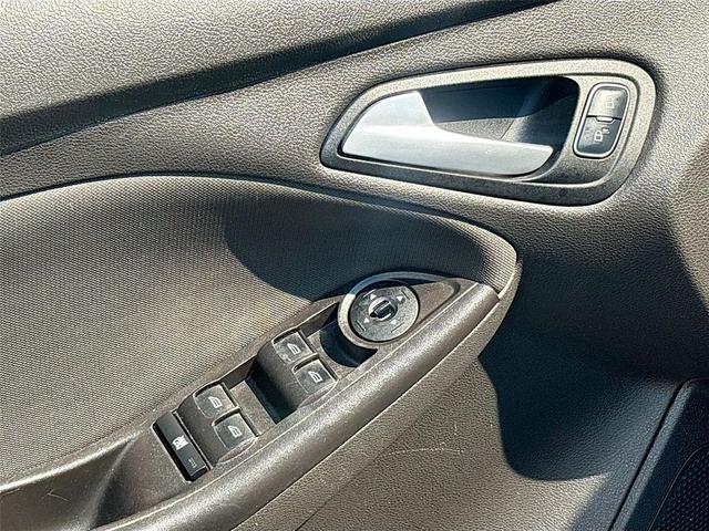 Photo of 2018 Oxford White Ford Focus