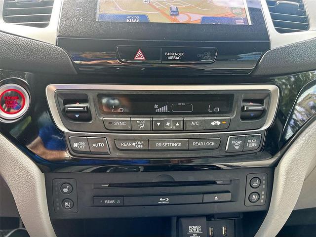 Photo of 2016 Crystal Black Pearl Honda Pilot