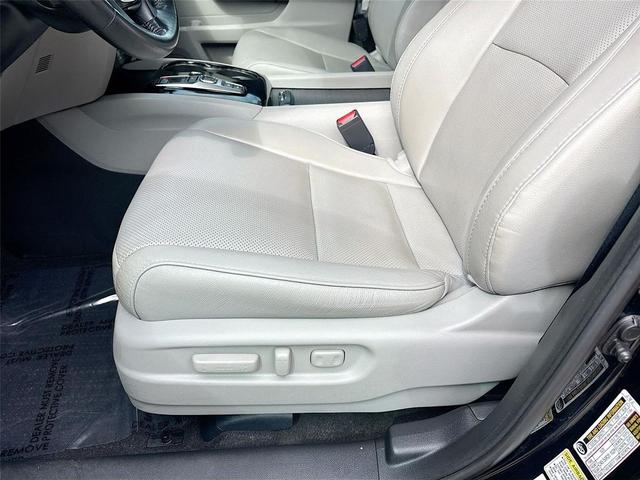 Photo of 2016 Crystal Black Pearl Honda Pilot