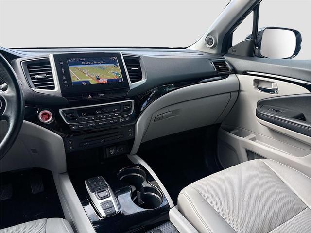 Photo of 2016 Crystal Black Pearl Honda Pilot