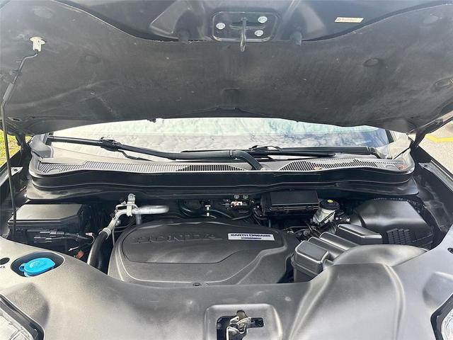Photo of 2016 Crystal Black Pearl Honda Pilot