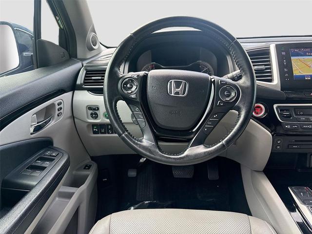 Photo of 2016 Crystal Black Pearl Honda Pilot
