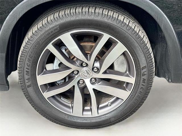 Photo of 2016 Crystal Black Pearl Honda Pilot