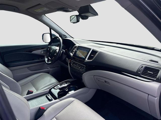 Photo of 2016 Crystal Black Pearl Honda Pilot