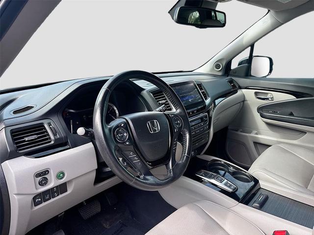 Photo of 2016 Crystal Black Pearl Honda Pilot