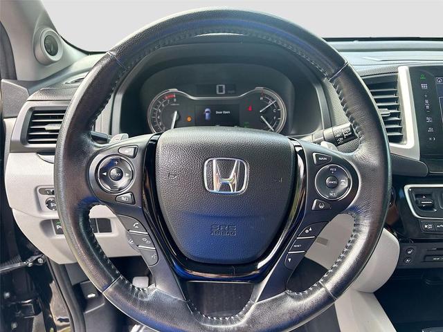 Photo of 2016 Crystal Black Pearl Honda Pilot