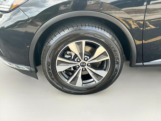 Photo of 2023 Super Black Nissan Murano