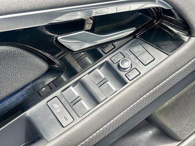 Photo of 2020 Eiger Grey Metallic Land Rover Range Rover Evoque