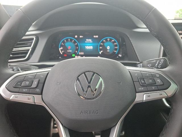 Photo of 2025 Opal White Pearl Effect Volkswagen Atlas Cross Sport