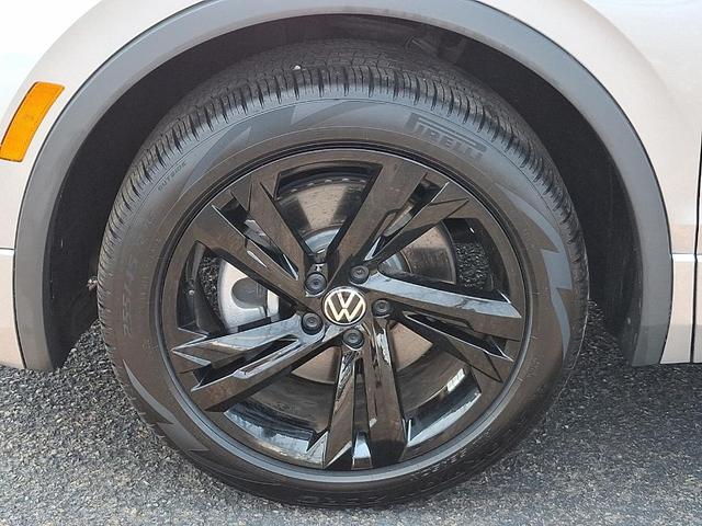 Photo of 2024 Pyrite Silver Metallic Volkswagen Tiguan