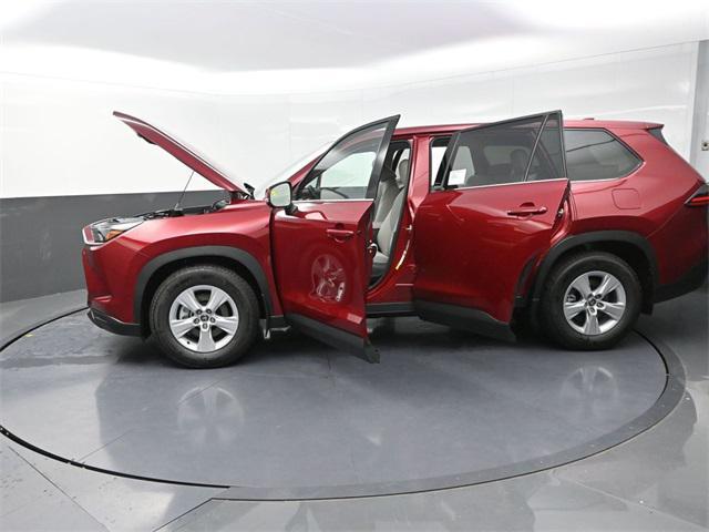 Photo of 2025 Ruby Flare Pearl Toyota Highlander Hybrid