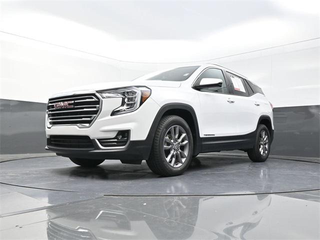 Photo of 2023 Summit White GMC Terrain