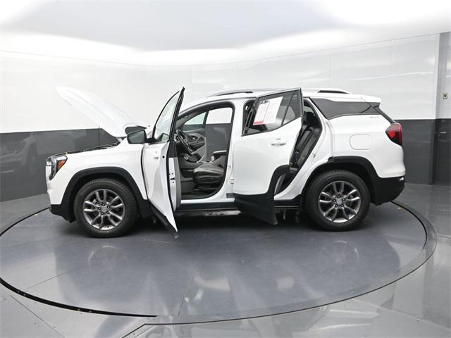 Photo of 2023 Summit White GMC Terrain