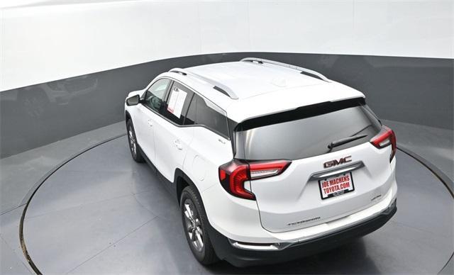 Photo of 2023 Summit White GMC Terrain