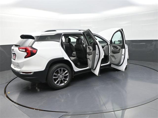 Photo of 2023 Summit White GMC Terrain