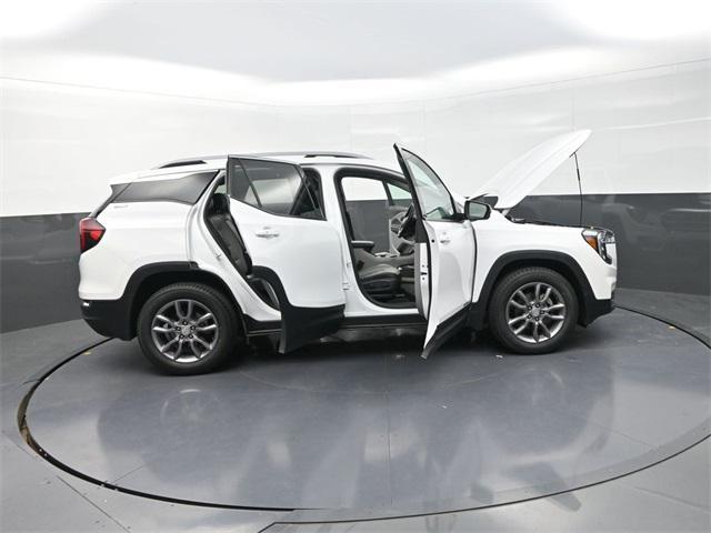 Photo of 2023 Summit White GMC Terrain