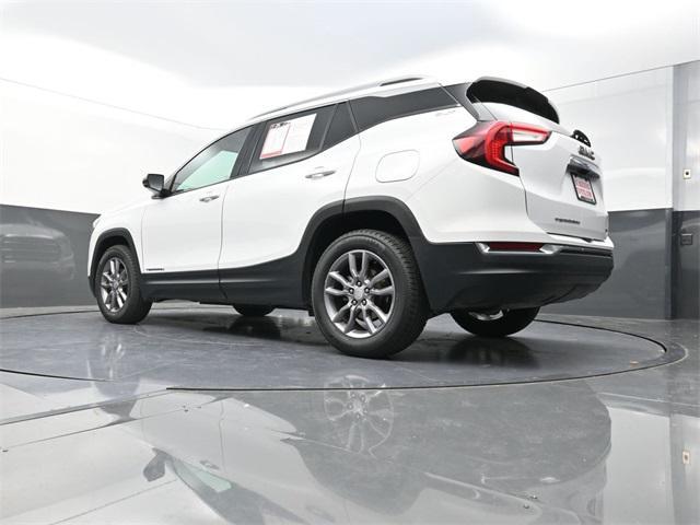 Photo of 2023 Summit White GMC Terrain