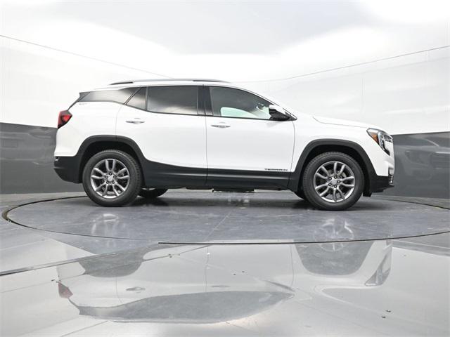 Photo of 2023 Summit White GMC Terrain