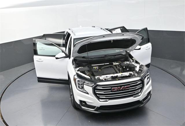 Photo of 2023 Summit White GMC Terrain