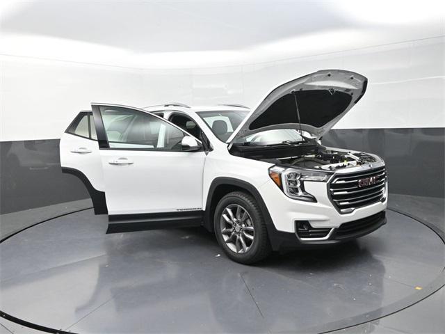 Photo of 2023 Summit White GMC Terrain