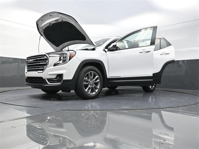 Photo of 2023 Summit White GMC Terrain