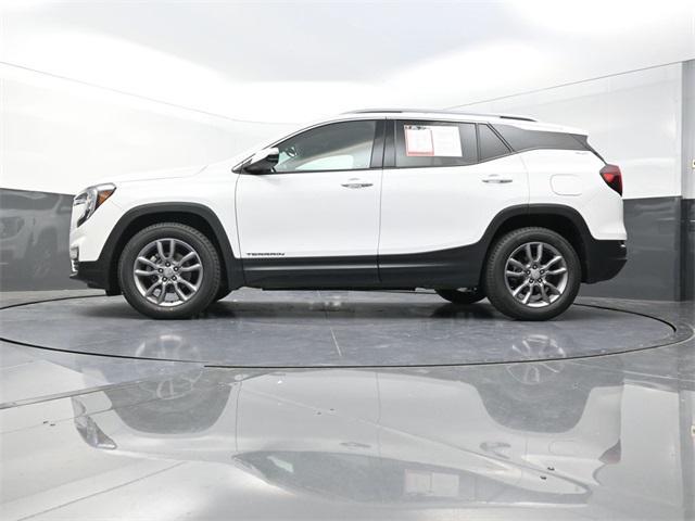 Photo of 2023 Summit White GMC Terrain
