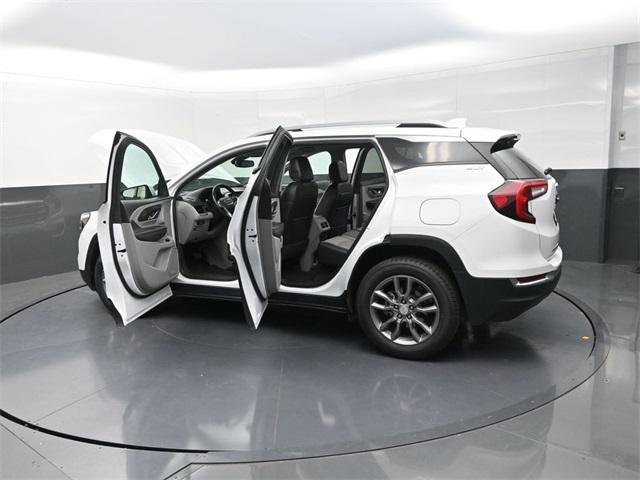 Photo of 2023 Summit White GMC Terrain