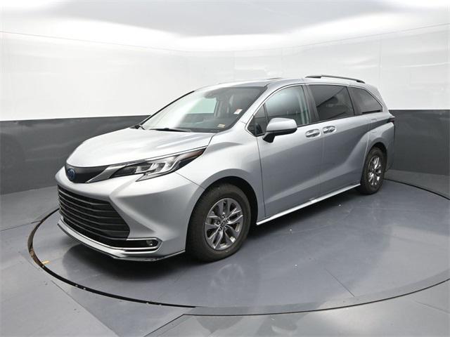 Photo of 2023 Celestial Silver Metallic Toyota Sienna