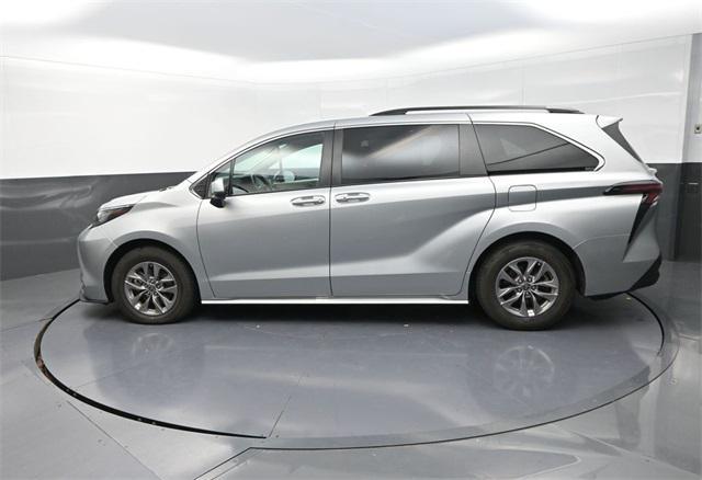 Photo of 2023 Celestial Silver Metallic Toyota Sienna