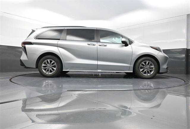 Photo of 2023 Celestial Silver Metallic Toyota Sienna
