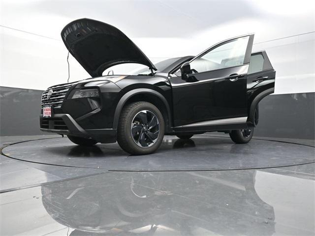 Photo of 2024 Super Black Nissan Rogue
