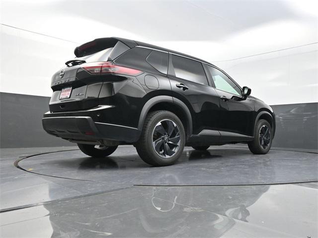 Photo of 2024 Super Black Nissan Rogue