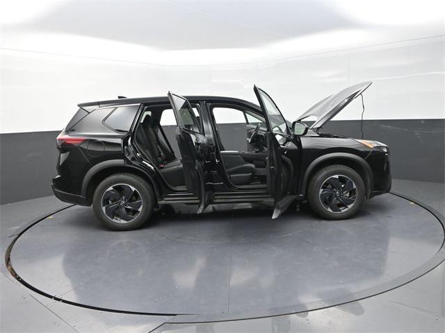 Photo of 2024 Super Black Nissan Rogue