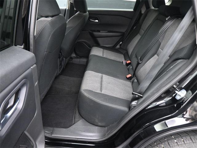 Photo of 2024 Super Black Nissan Rogue